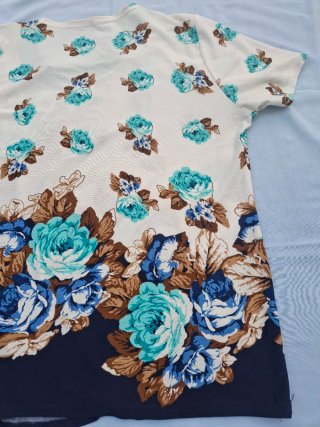 Blusa Talla XXXL Floral. Medidas en descripción