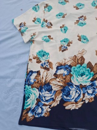 Blusa Talla XXXL Floral. Medidas en descripción
