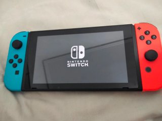 Consola Nintendo Switch Azul y Naranja