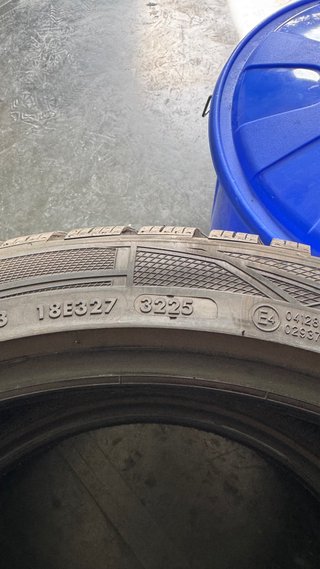 Neumáticos 235/40 R19 96W