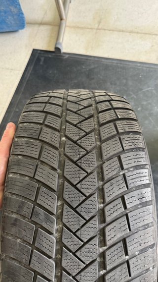 Neumáticos 235/40 R19 96W