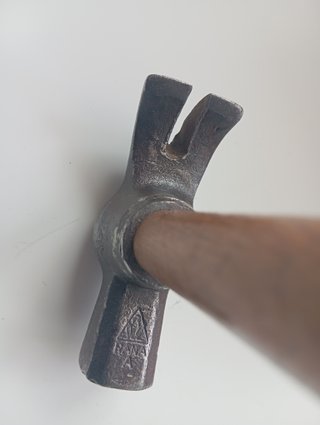 Martillo antiguo de carpintero marca Rana  460 gr.