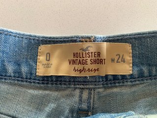Vaqueros cortos Hollister desgastados