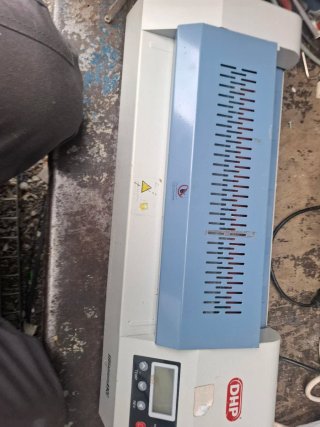 Plastificadora DHP Blanca y Azul
