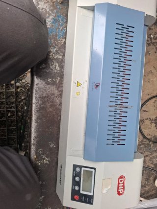 Plastificadora DHP Blanca y Azul