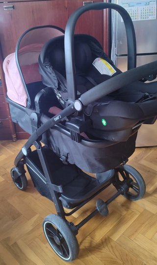 Carrito de bebé Asalvo rosa y negro en buen estado