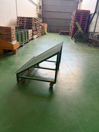 Expositor Metálico Verde con Ruedas