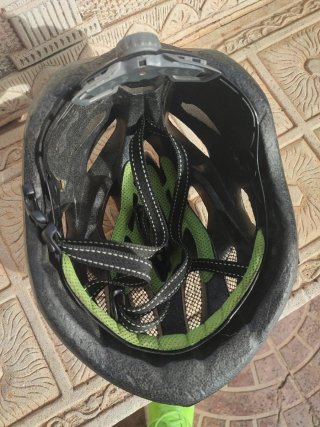 Casco de bicicleta MET negro