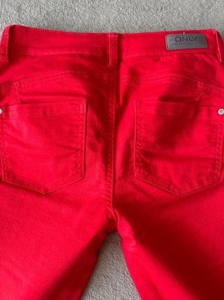 Pantalones ONLY rojos talla S