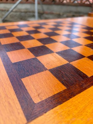 Mesa de centro con tablero de ajedrez