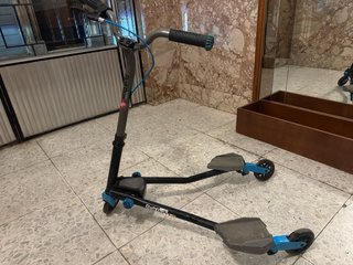 Patinete 3 Ruedas Azul y Negro