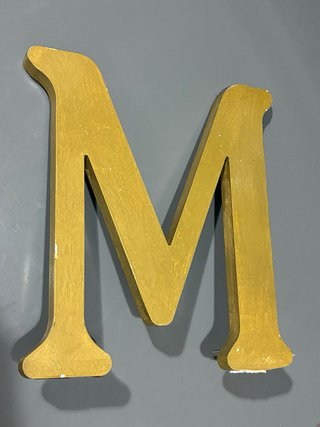 Letra M Decorativa Marco Dorado
