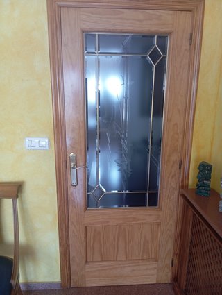 6 Puertas de pino macizas + 2 con cristalera