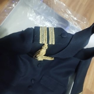 Traje de comunión azul con detalles dorados