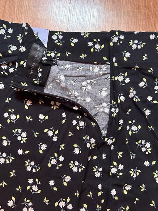 Falda corta flores Lefties Talla M