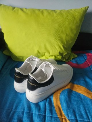 Alexander McQueen Talla 42 Blancas y Negras