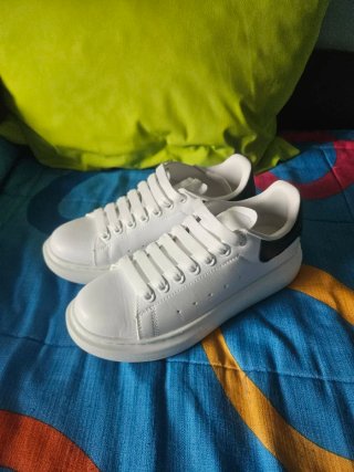 Alexander McQueen Talla 42 Blancas y Negras