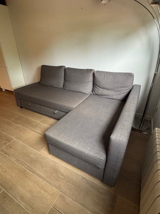 Sofá cama gris de tela