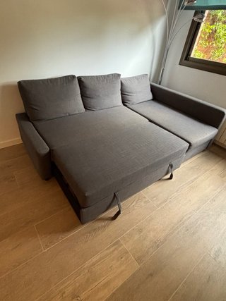 Sofá cama gris de tela