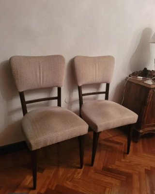 Sofá de 3 plazas alta calidad y 4 sillas tapizadas