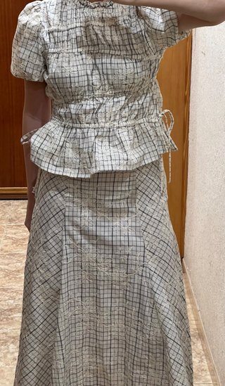Falda Zara cuadros y bordados flores
