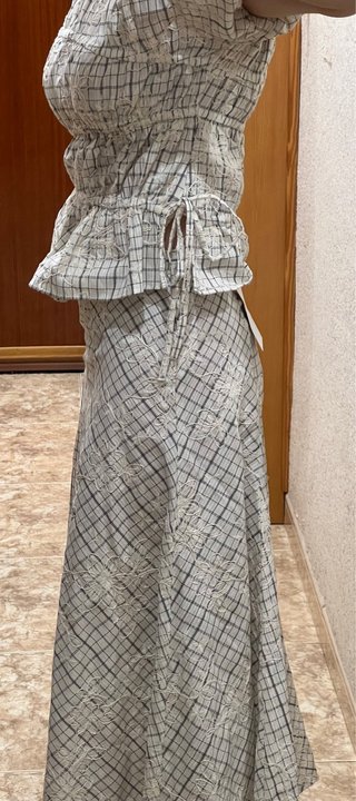 Falda Zara cuadros y bordados flores