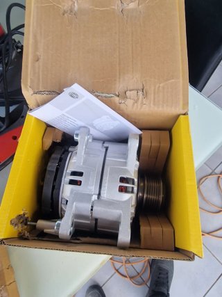 Alternador Hella 8EL 011 710-791 14V-140A