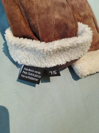 Guantes de cuero marrón con forro beige. Forrados