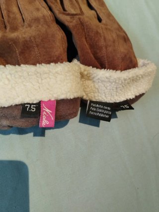 Guantes de cuero marrón con forro beige. Forrados