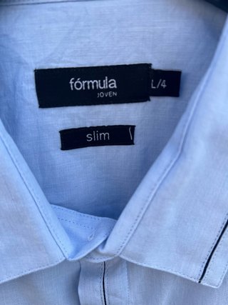 Traje azul marino con camisa