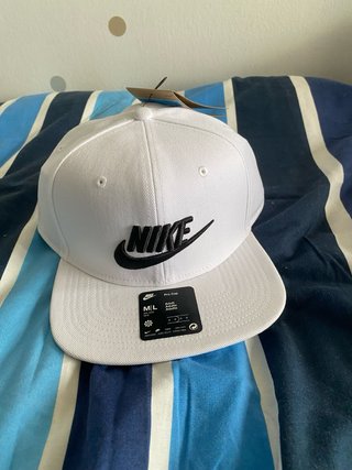 Gorra Nike Negra y Blanca