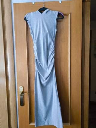 Vestido midi tubo gris Stradivarius