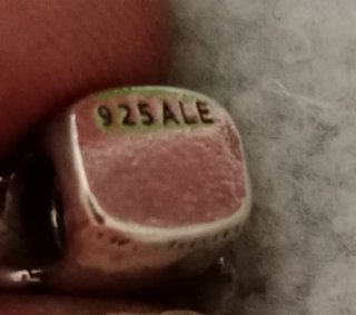 Abalorio Pandora Corazón Dorado