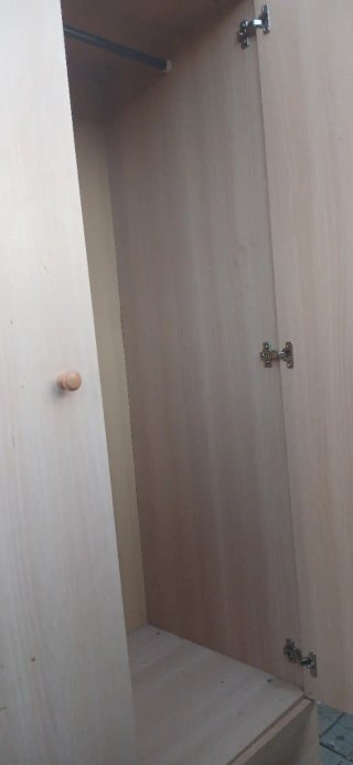 Armario de madera beige