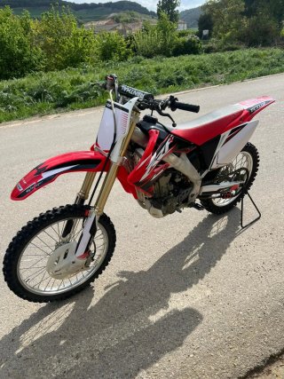 Honda CRF 250 Motocross Roja y Blanca, MATRICULADA