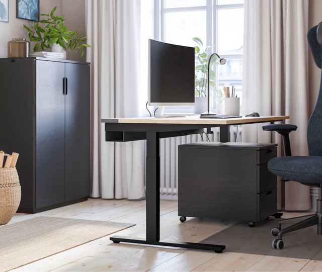 Escritorio grande. Oficina IKEA MiTTZON