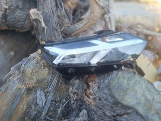 Faro delantero coche