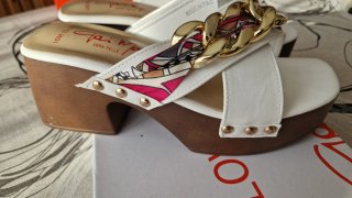 Sandali Gai Mattiolo bianchi con catena oro