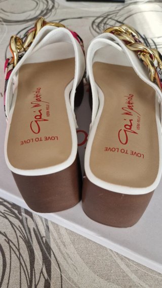 Sandali Gai Mattiolo bianchi con catena oro