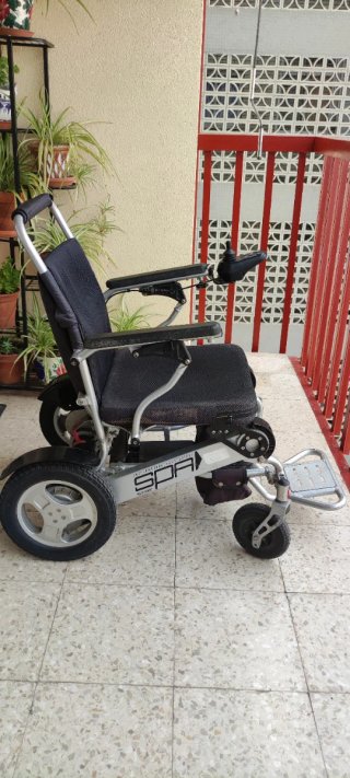 Silla de ruedas eléctrica plegable