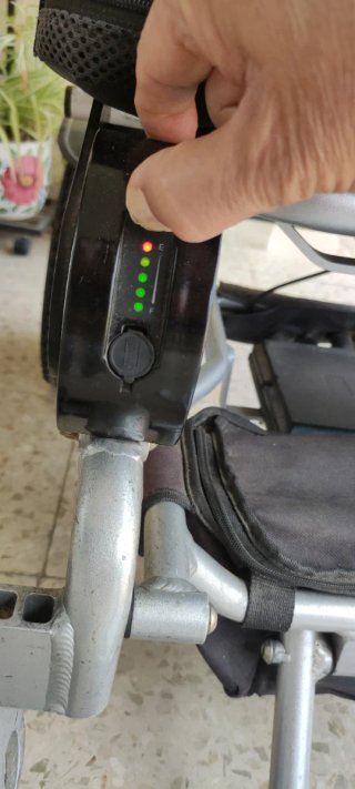 Silla de ruedas eléctrica plegable