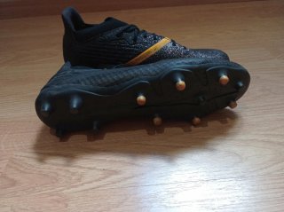 Zapatos de fútbol Kipsta Viralto I Negro/Naranja