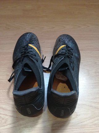Zapatos de fútbol Kipsta Viralto I Negro/Naranja