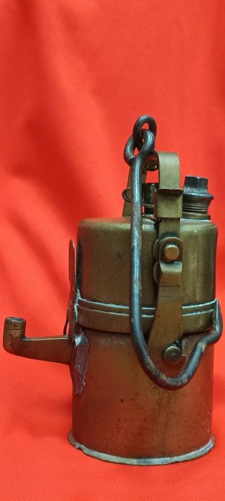 Antigua lámpara de minero de latón