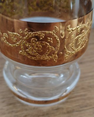 Juego de 8 vasos dorados y cristal