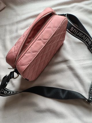 Bolso bandolera acolchado rosa Stradivarius
