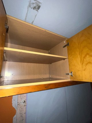 Armario con espacio para la cama o un sofá, muy es