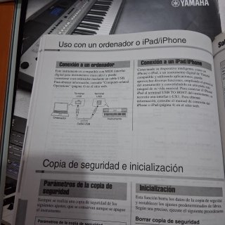 Teclado Digital Yamaha con Soporte y Pedal