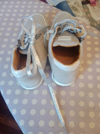 Zapatillas grises talla 36 con brillos