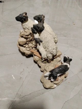 Figura de ovejas y perro